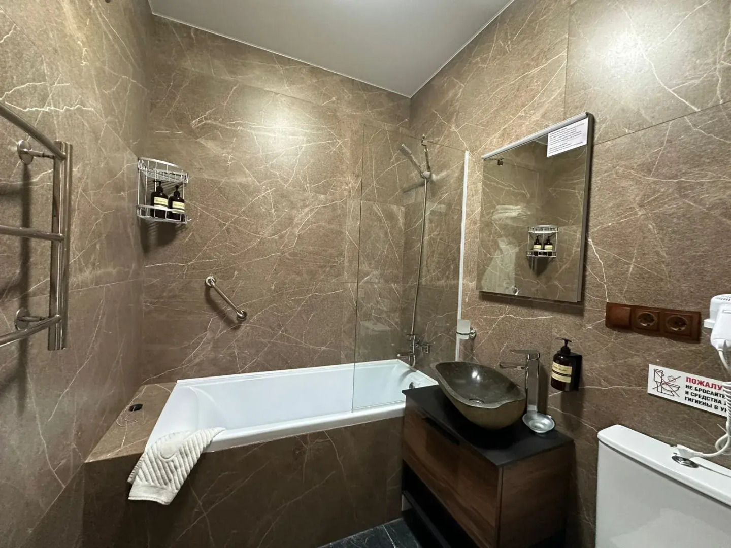 Апартаменты студия с видом на Кавказские горы есть бассейн и баня