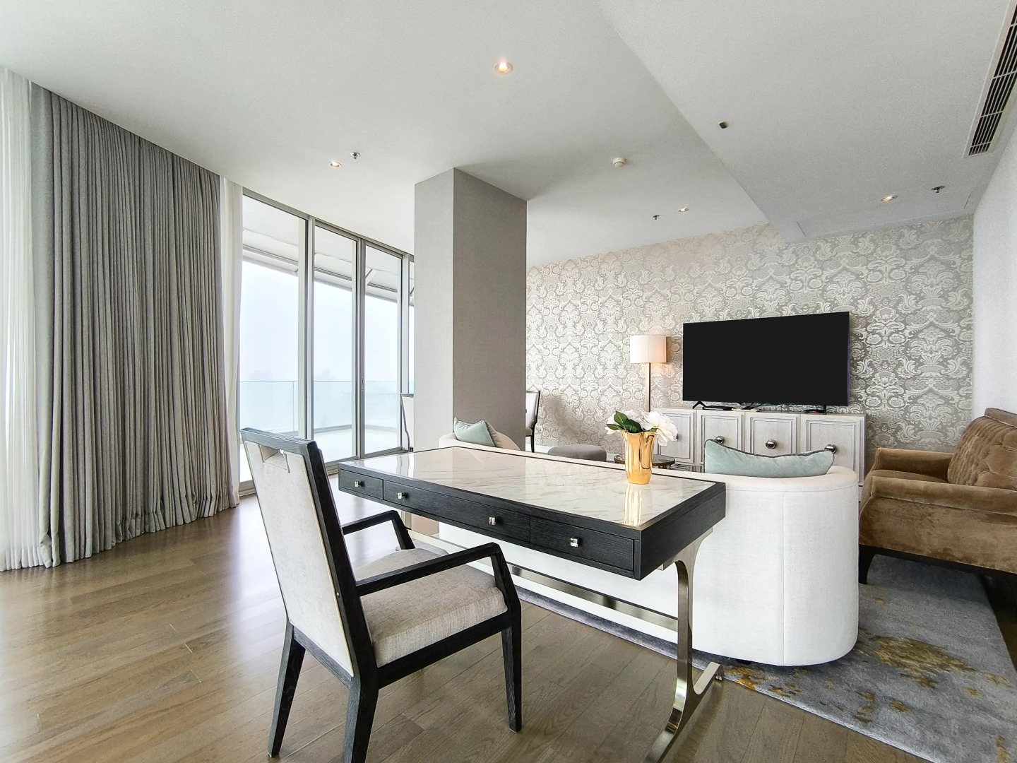 Отель Magnolias Ratchadamri Boulevard Serviced Residences