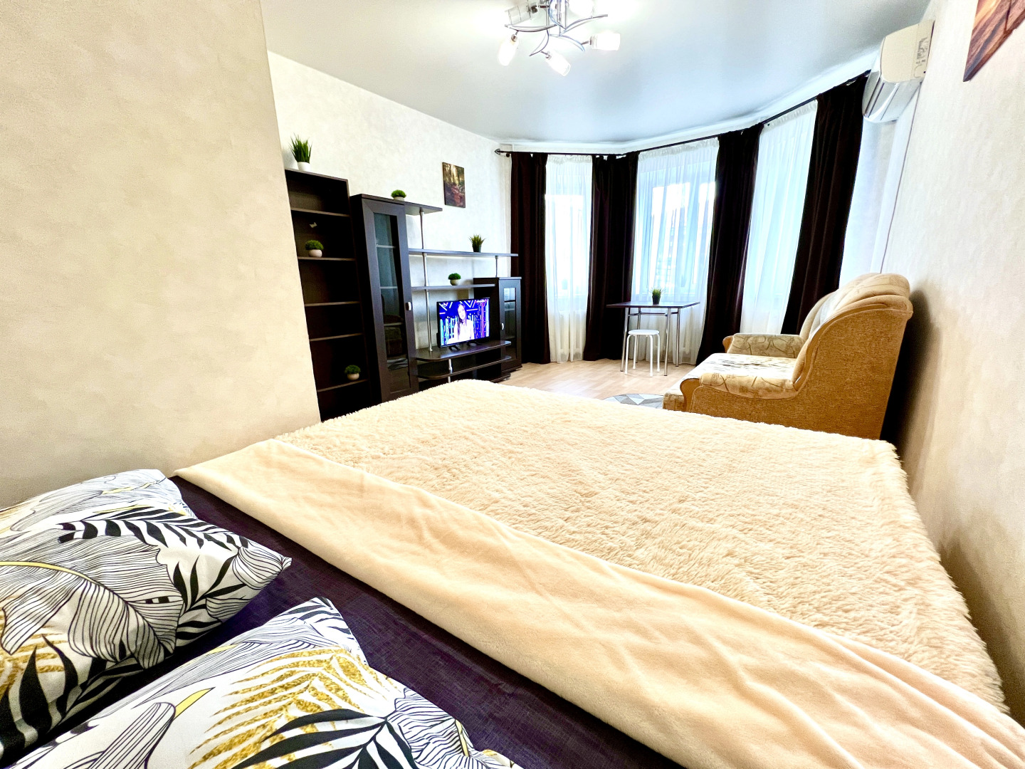 Уютные Апартаменты в Центре Города рядом с пл. Куйбышева (ул. Галактионовская 106А)