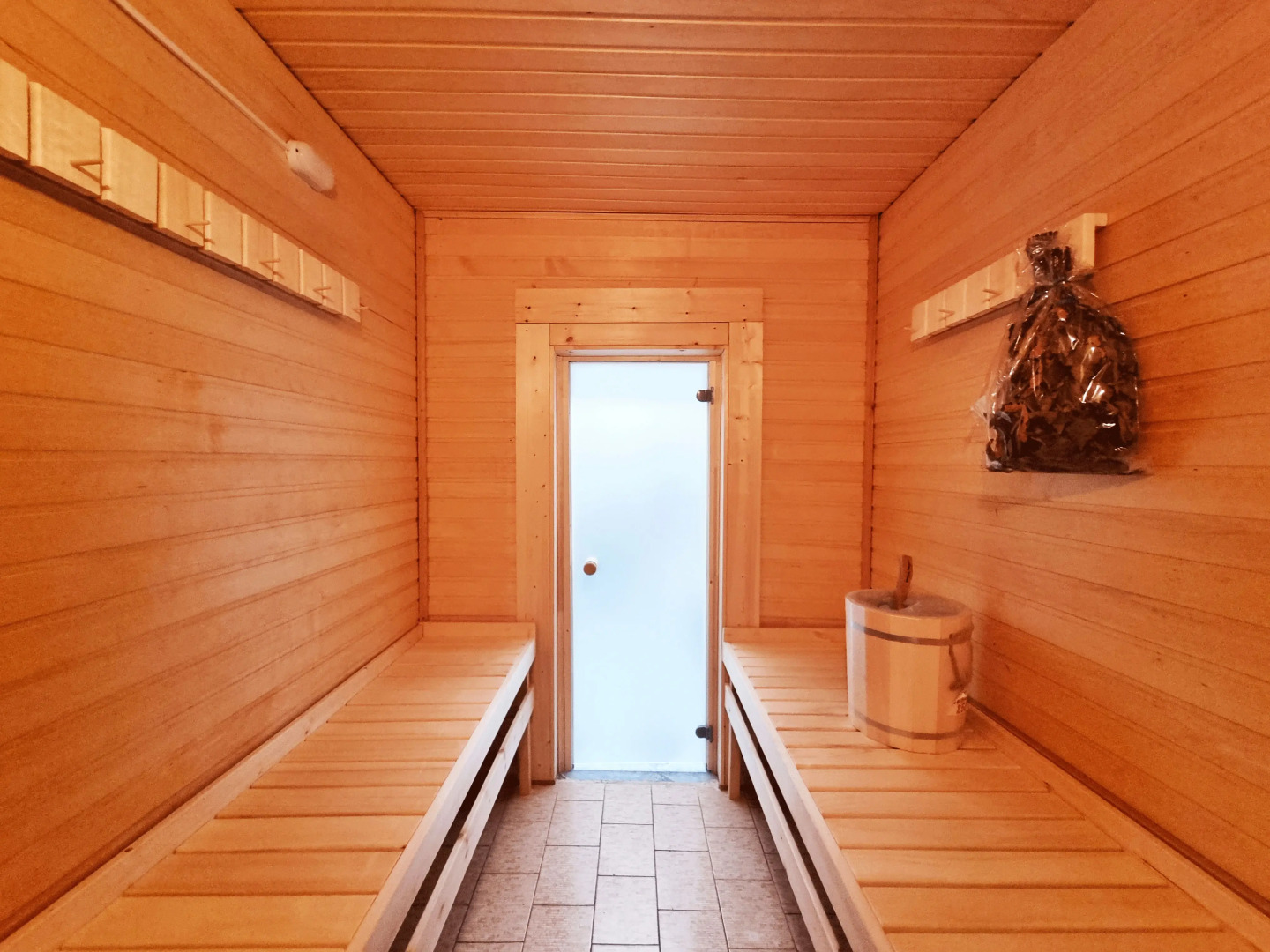 Частный дом Большой двухэтажный коттедж в стиле ампир с баней и бассейном