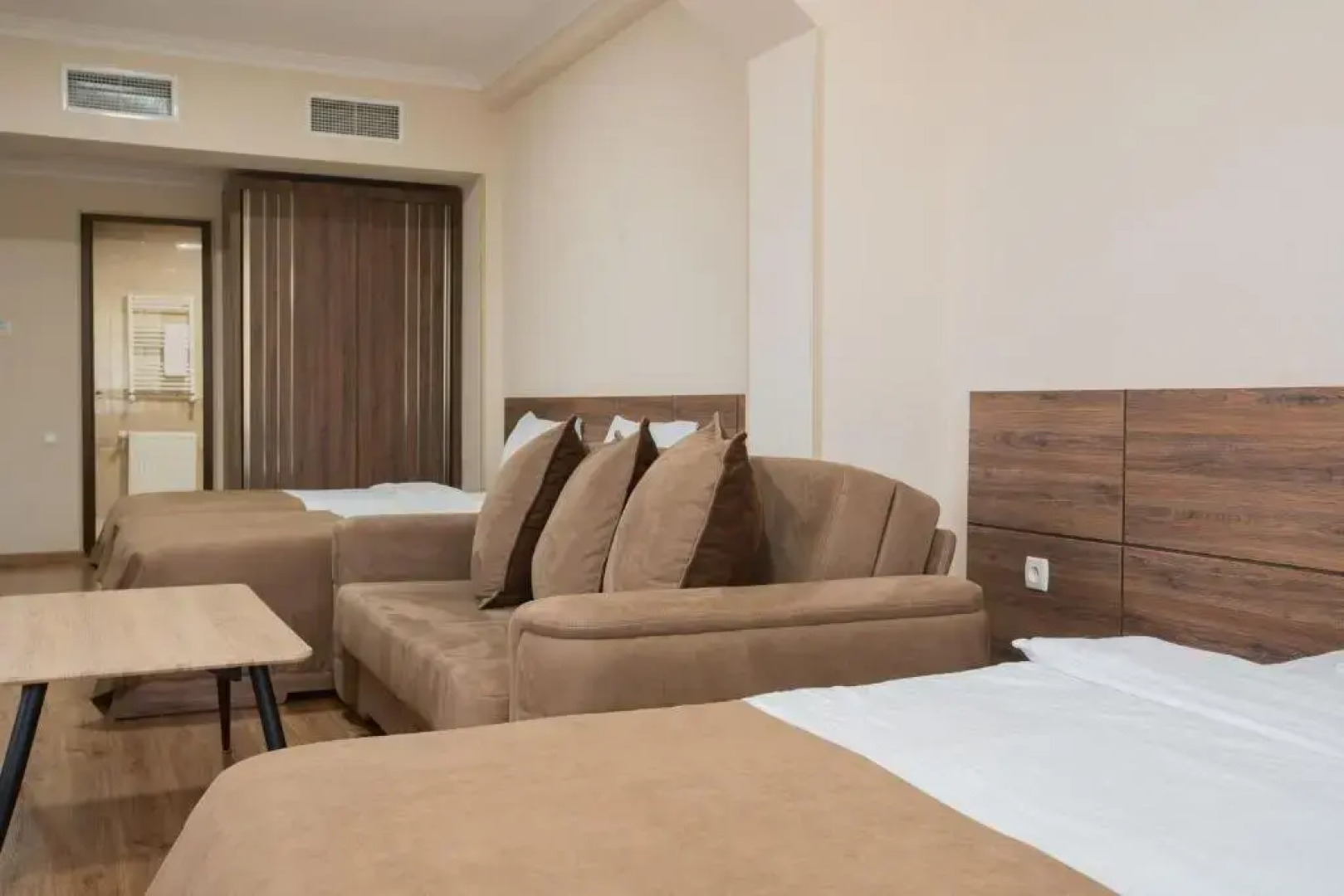 Курортный отель Zuzumbo Resort  Spa