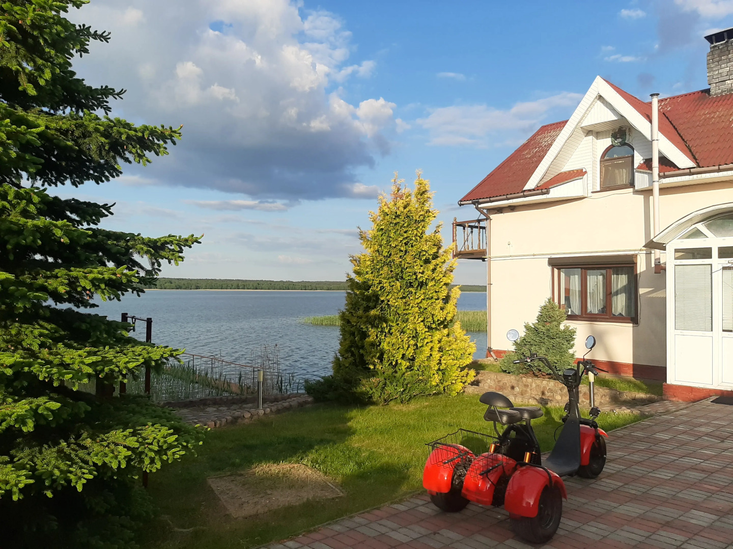 Вилла Домик у озера Свирь