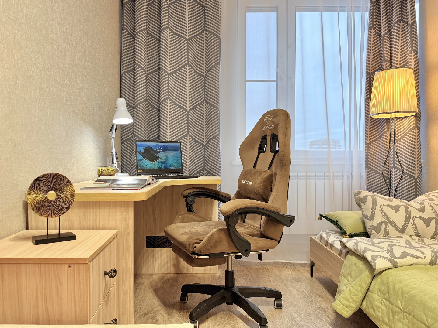 Жилое помещение 2-к квартира у метро Молодежная с яркими закатами