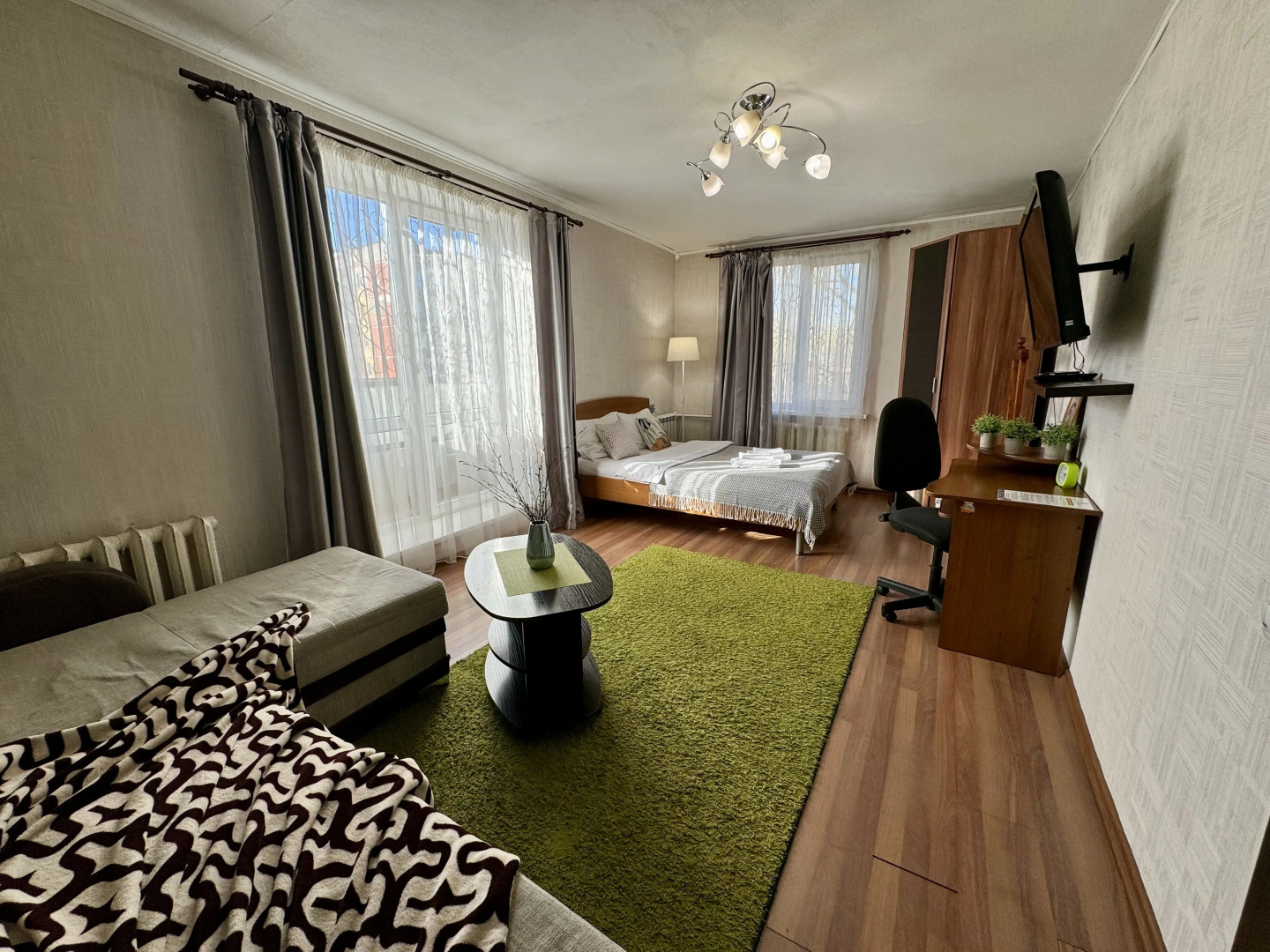 Апартаменты на Парижской коммуны 50