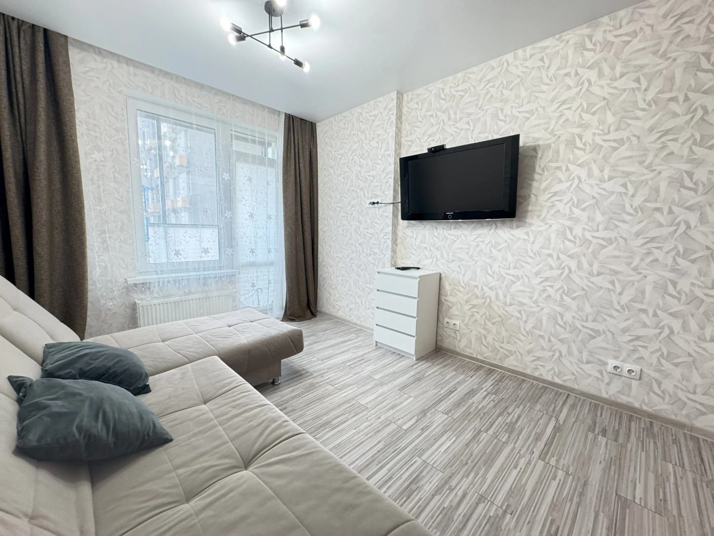 Квартира Пятиместная Красивая в Новом Районе Дивный Квартал у Озера