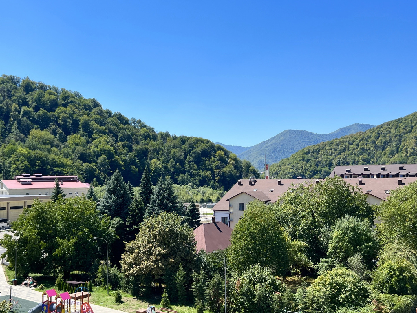 Квартира 65 м удобная для семьи напротив Казино с видом на горы