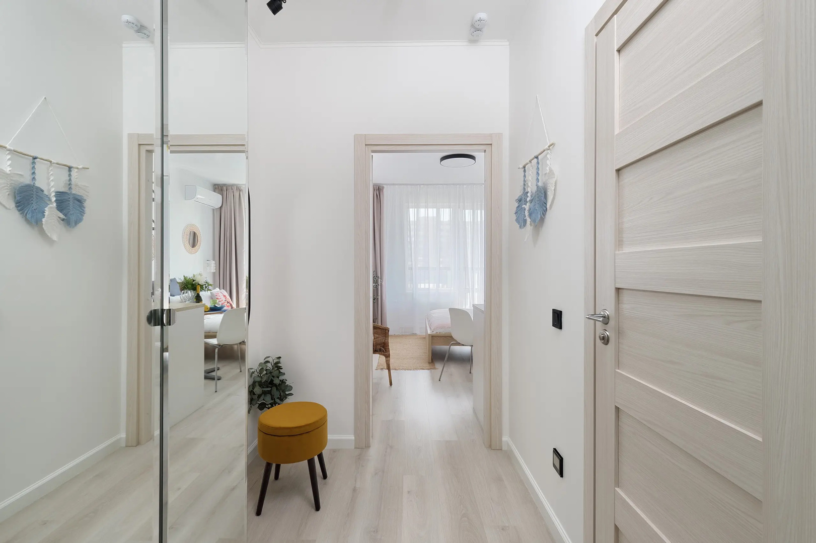 Апартаменты F-Apart с видом на небоскрёб Лахта в стильном интерьере