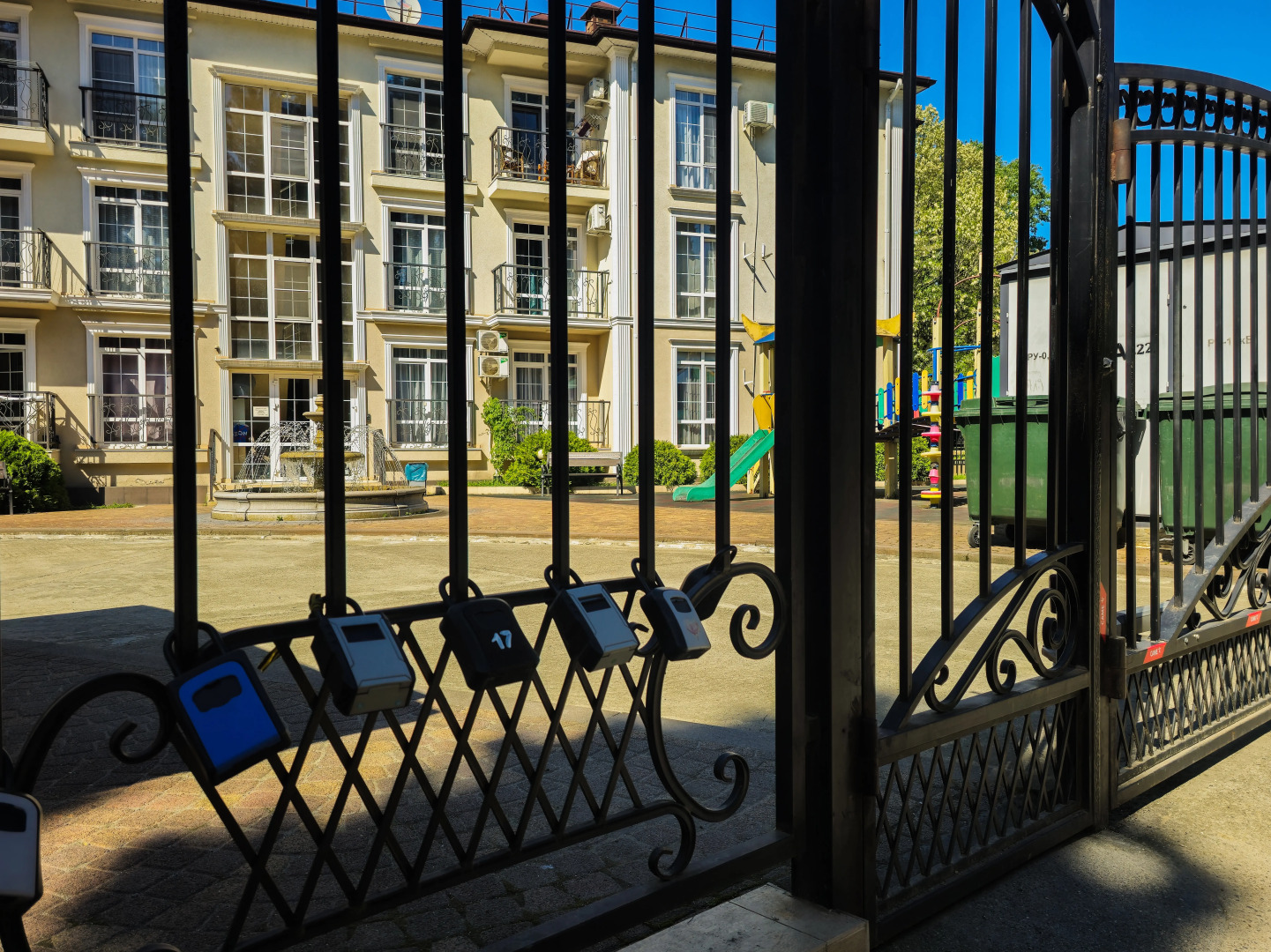 Квартира Студия на тихой улице с красивым фонтаном во дворе