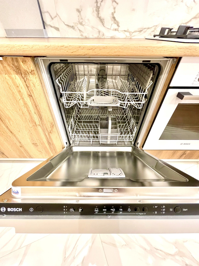 Апартамент в 5 минутах от моря с бассейном на Мира 44лит6