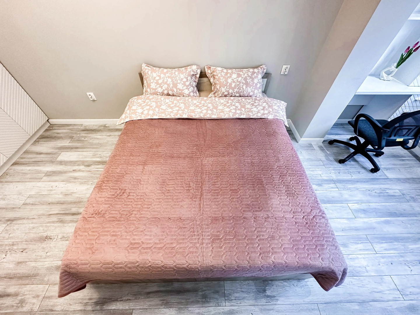 Квартира Лучшие Апартаменты Алматы Напротив ТРЦ Мега Алматы 167