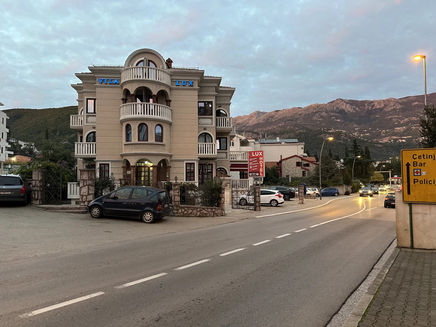 Отель Beatrix Lux Hotel