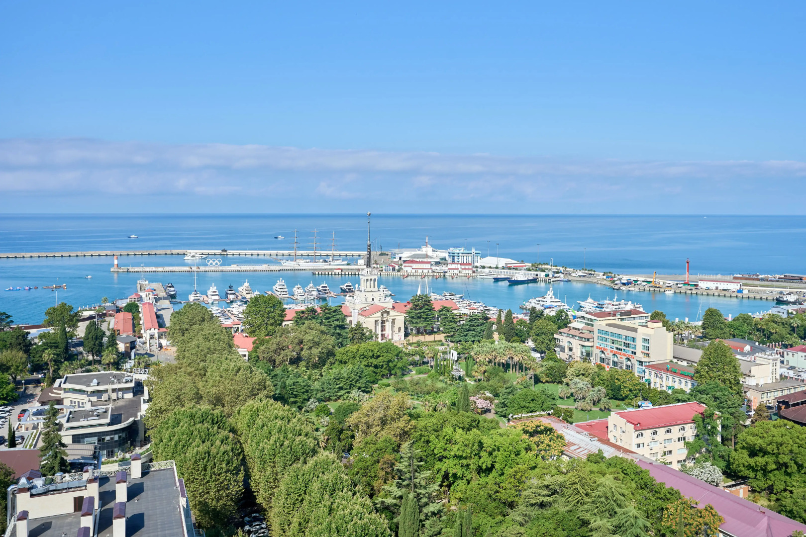 Апартаменты с Шикарным Видом на Море в Центре Сочи