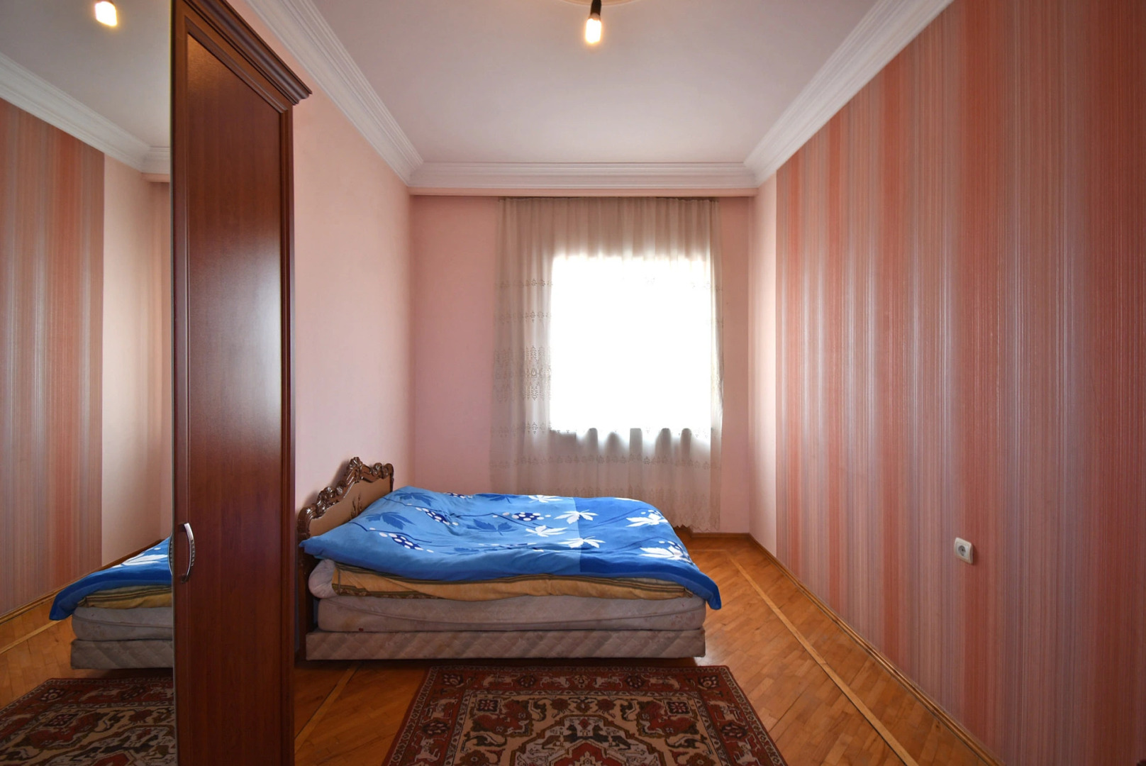 6 комнатный особняк с видом на сад