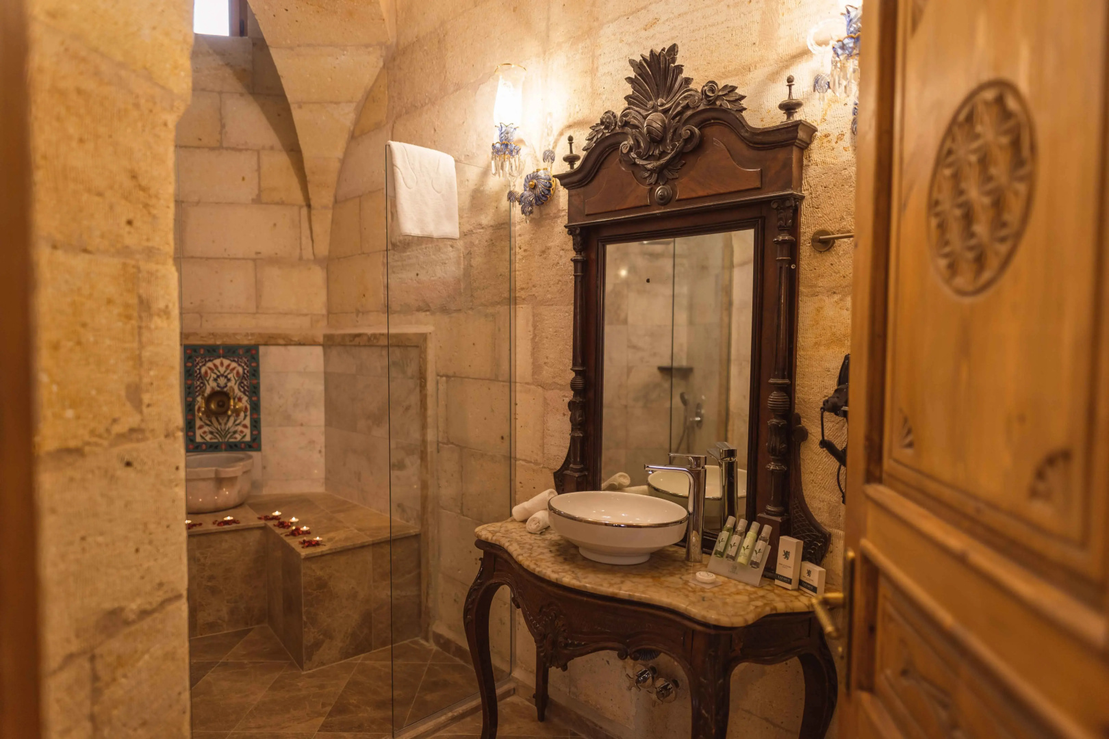 Отель Solo Cave Suites