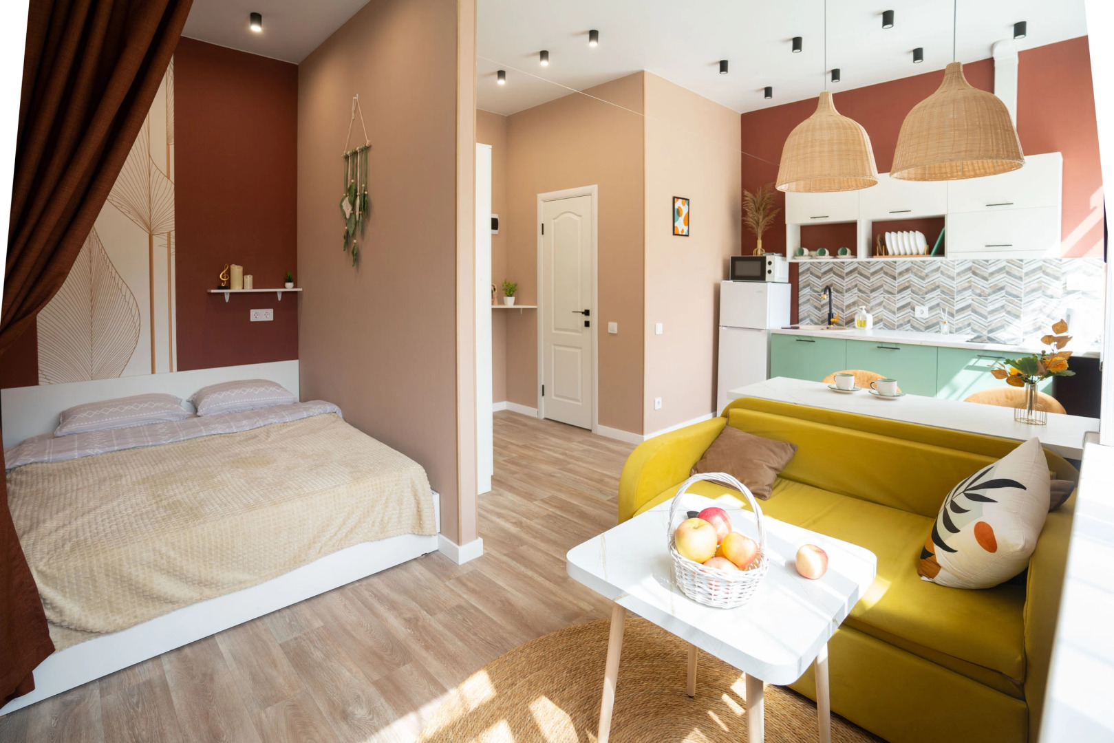 Апартаменты с ярким дизайнерским ремонтом