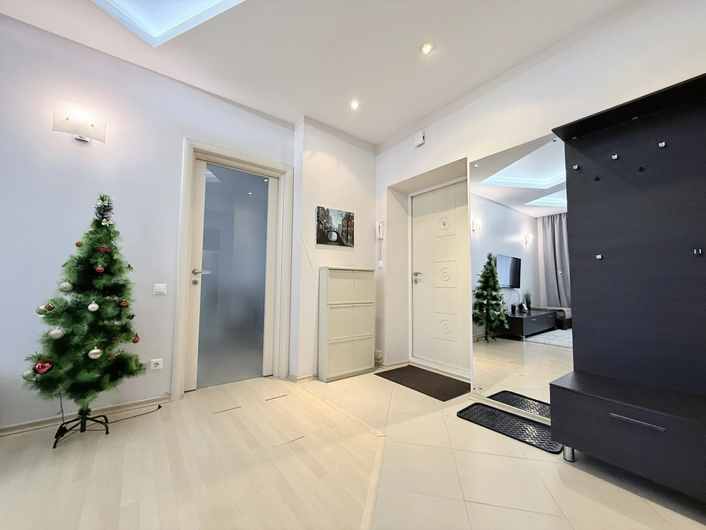 Апартаменты Уютная двухкомнатная квартира рядом с ЦУМом