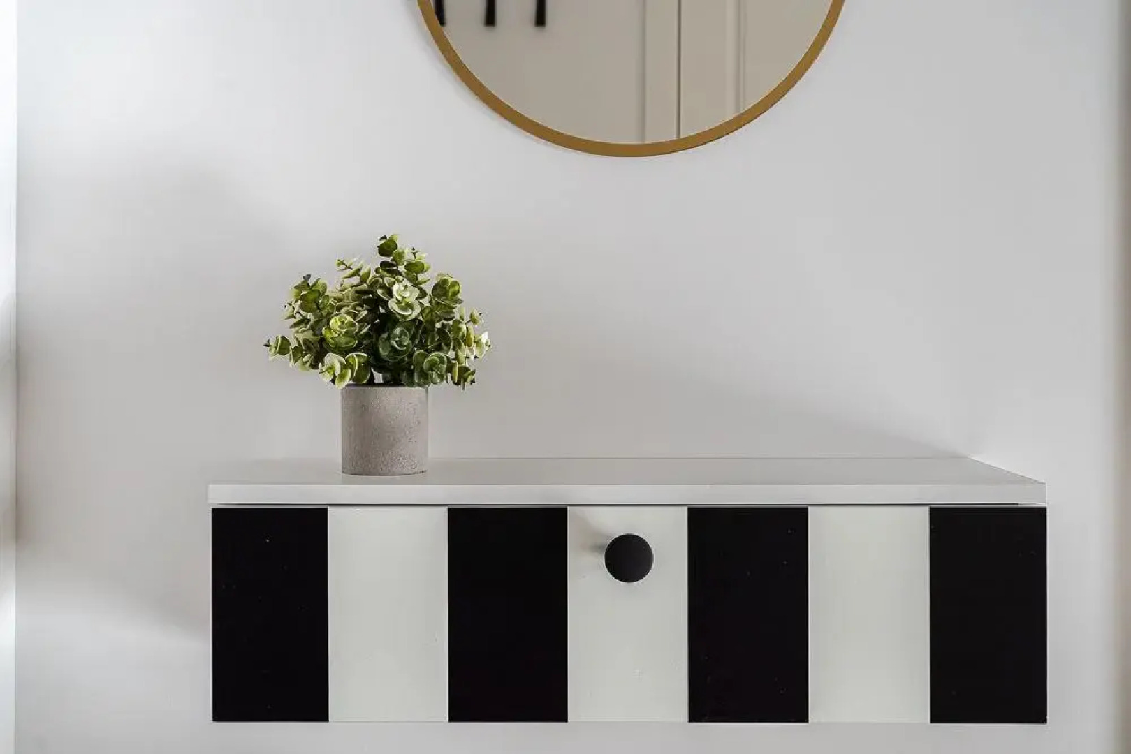 Апартаменты Monochrome от Сети Good Vibes Apartments