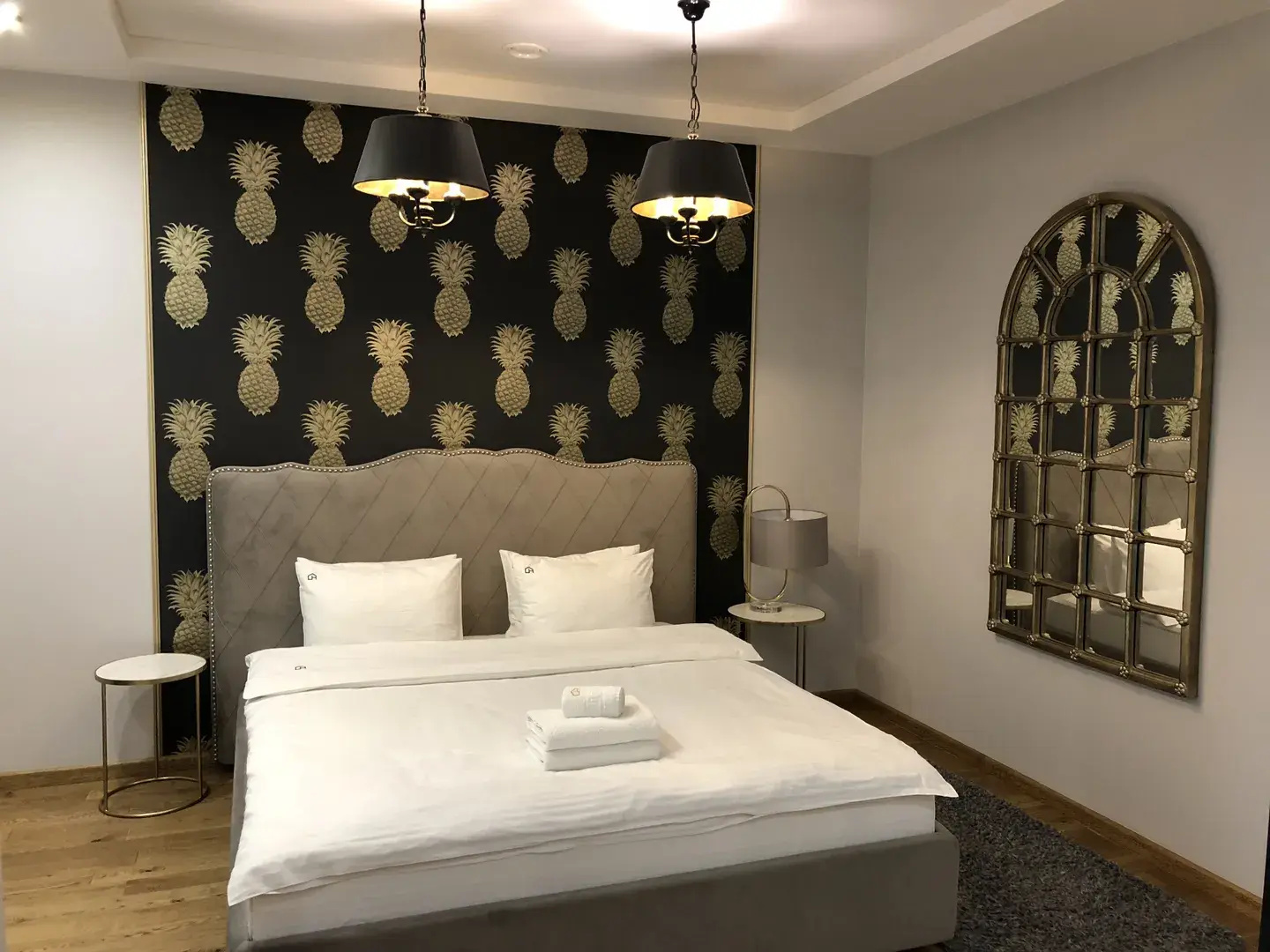 Апартаменты 4-комнатные HomeApart Сторожовская, 6