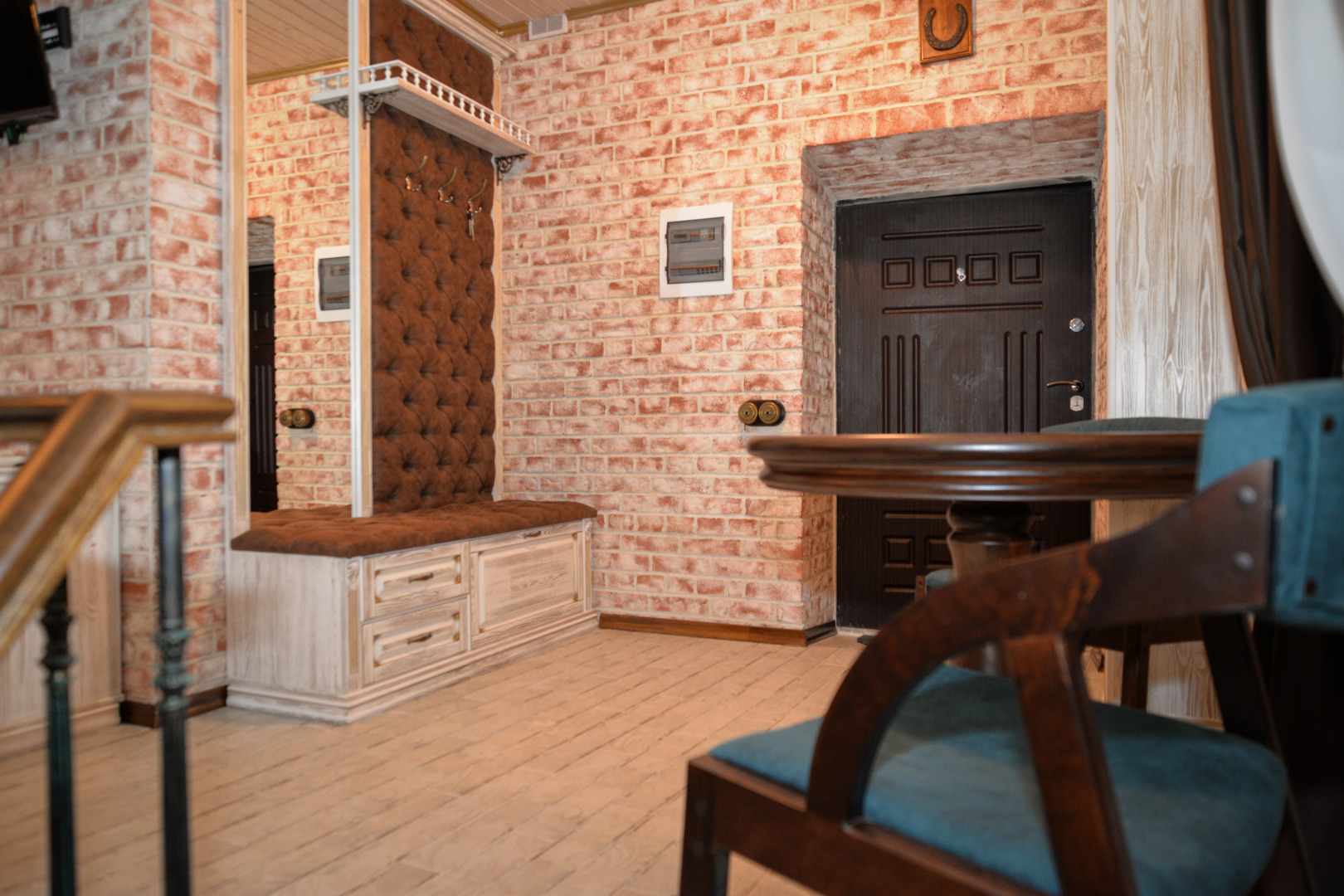 Квартира Лофт «Дубовая лестница»