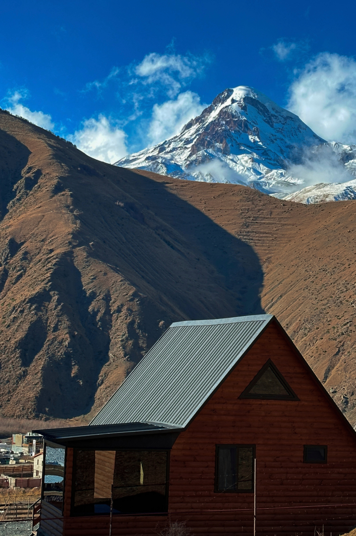 Шале Kazbegi Inn Cottages