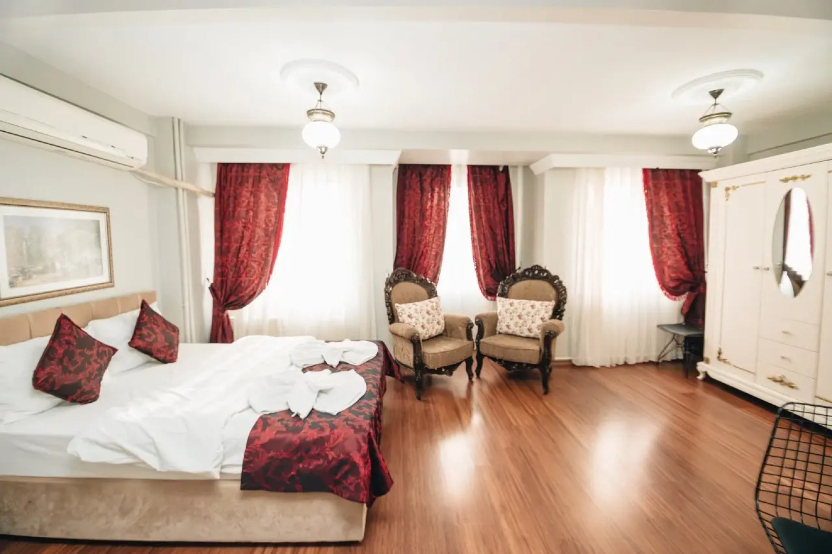 Отель Safran Suites