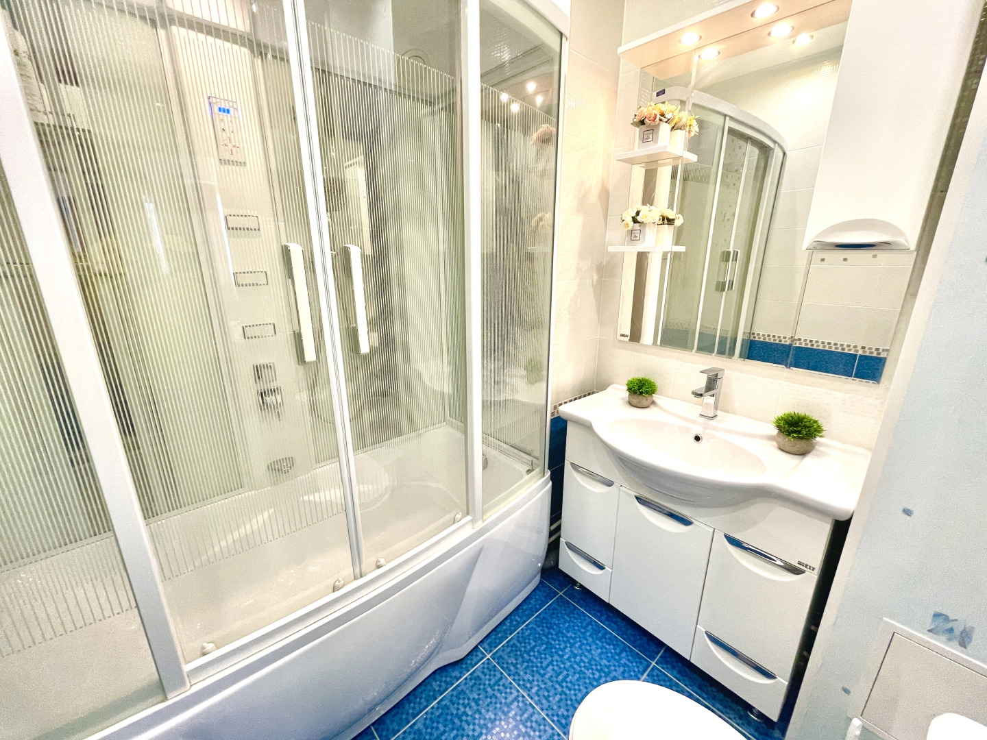 Апартаменты двухкомнатные в Центре Города на 5 этаже (рядом с набережной р. Волга) у ул. Арцыбушевская, 204