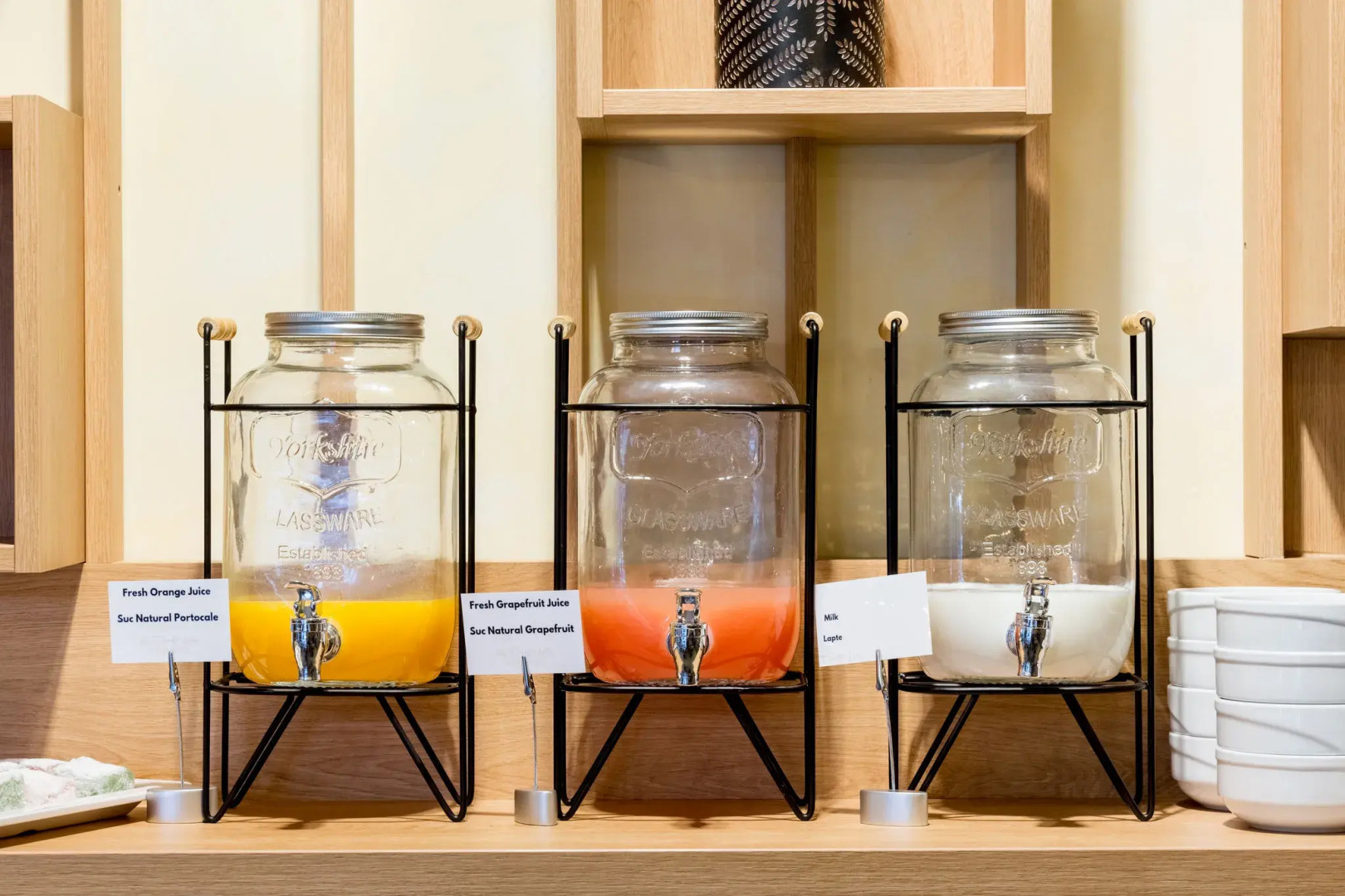 Отель Athina Suites