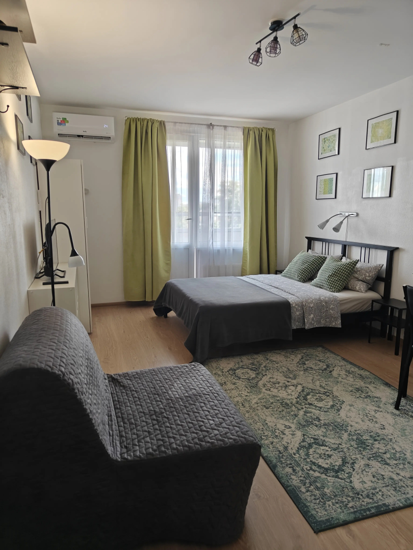 Студия Green метро Ладожская