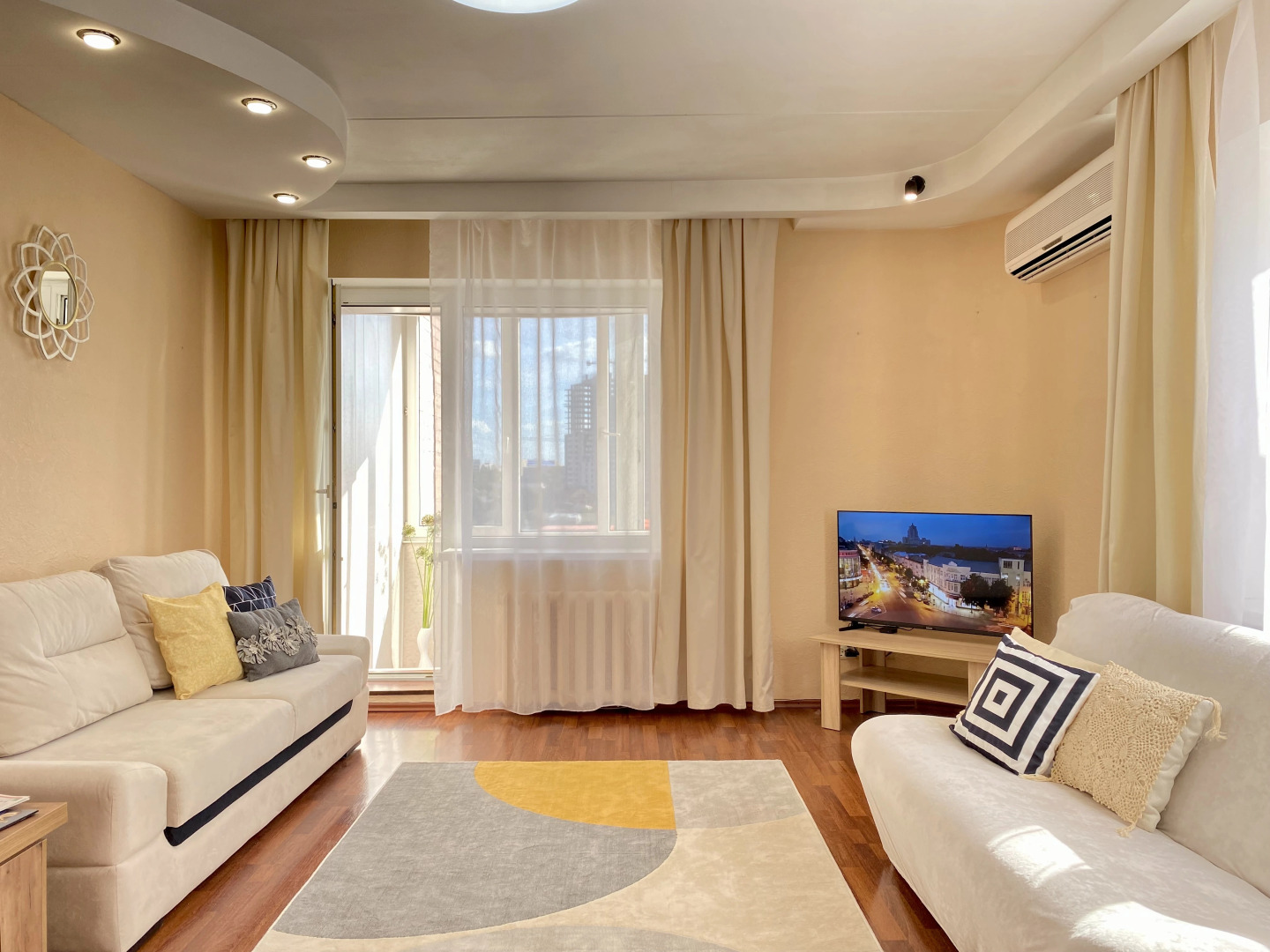 Апартаменты Sunny сети DeNewHome у площади Ленина