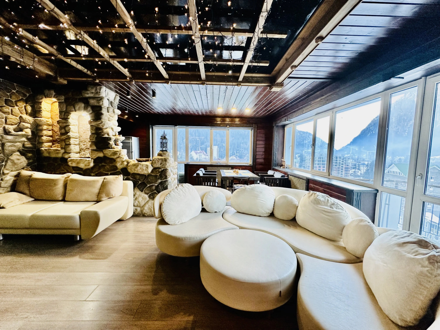 Квартира на Аланской, 25 "Пентхаус"