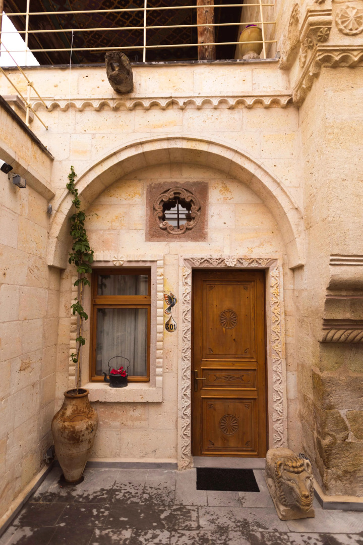 Отель Solo Cave Suites