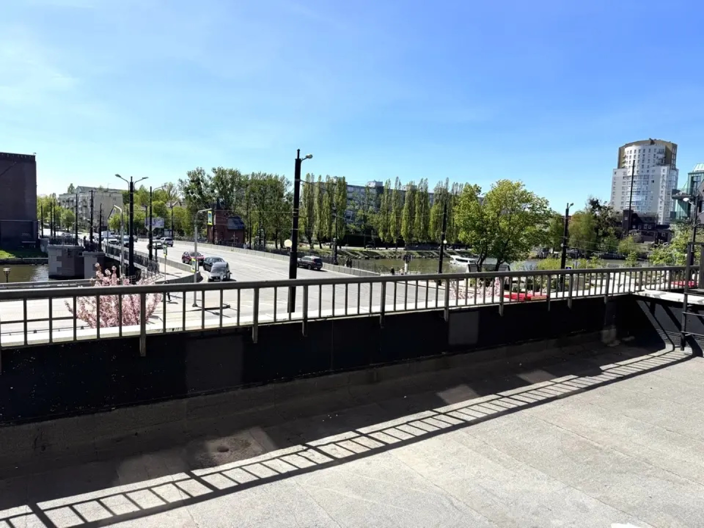 Квартира класса комфорт плюс с видом на реку в центре Рыбной деревни, остров Канта