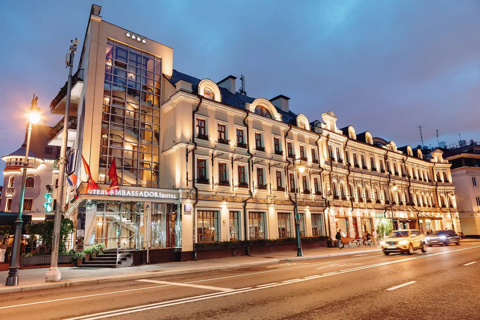 Отель Амбассадори