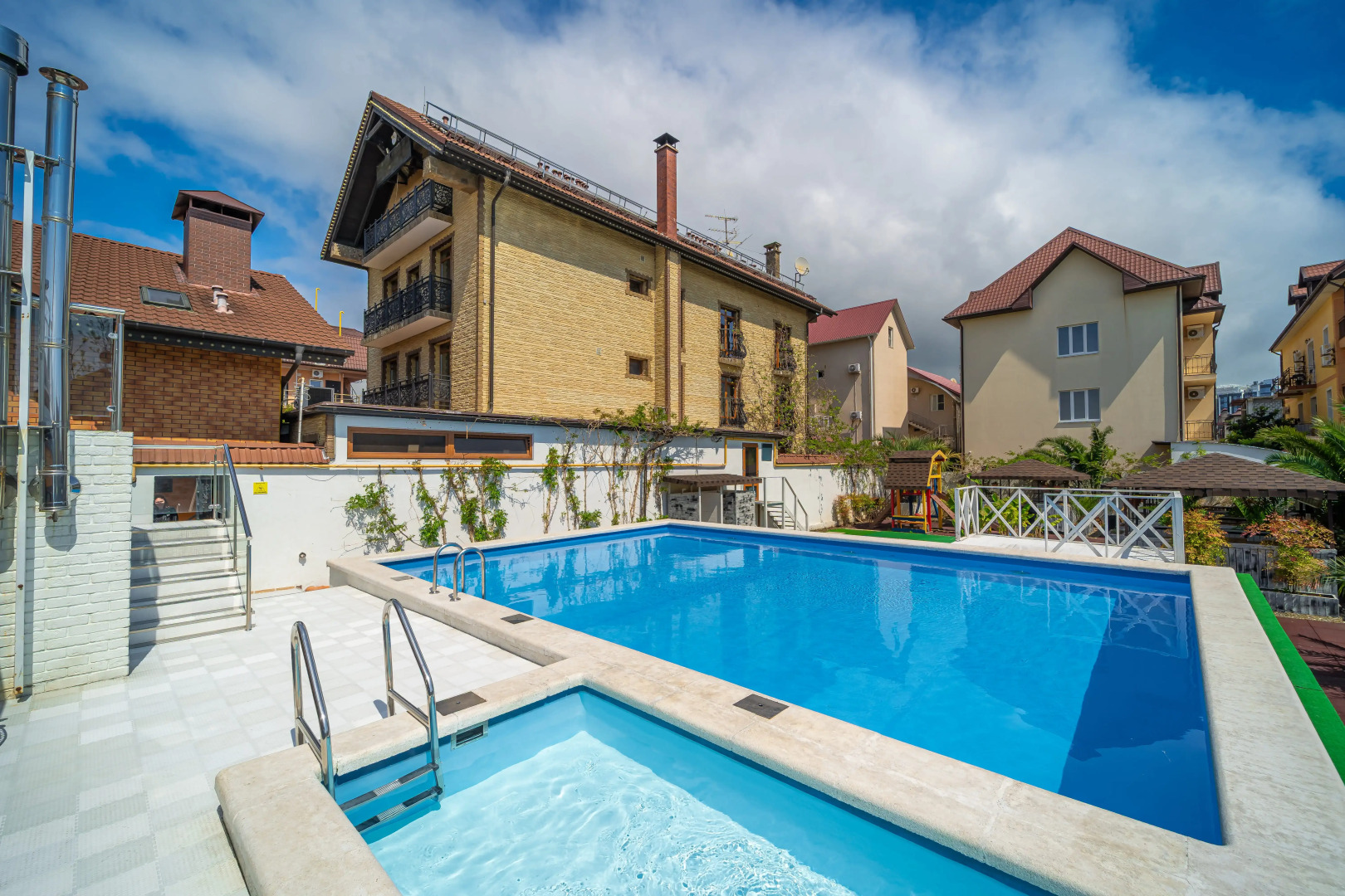 Гостевой дом Усадьба МихалычЪ