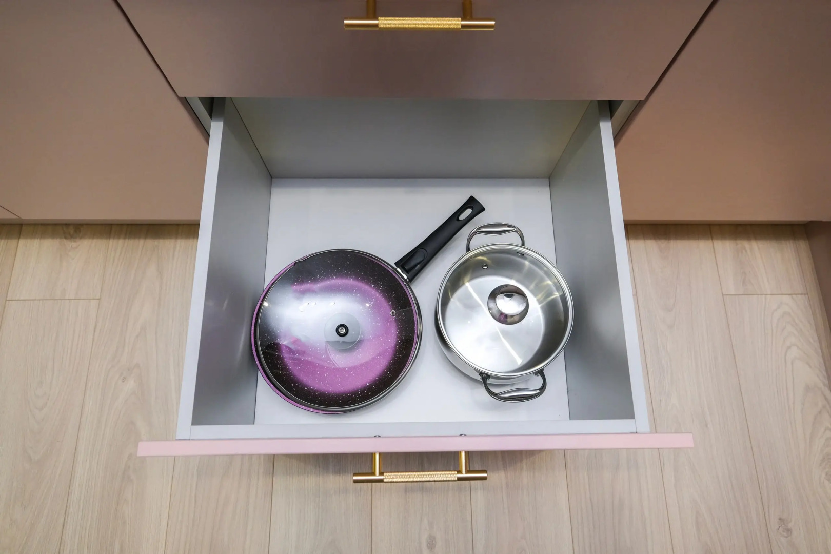 Большая Однокомнатная Квартира с Видом на Реку и Новым Ремонтом