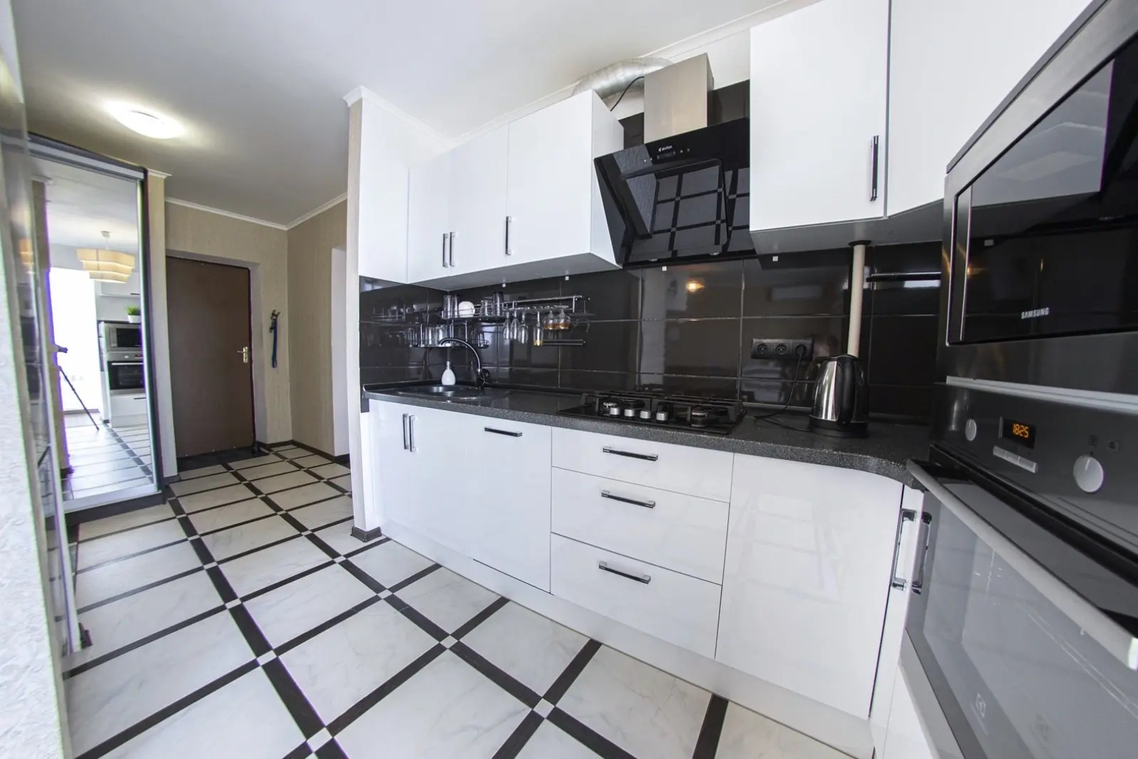 Апартаменты Двухкомнатная квартира на набережной