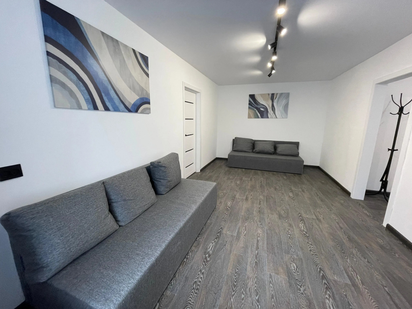 Квартира 4-х комнатная на 10-х у пляжа с озером