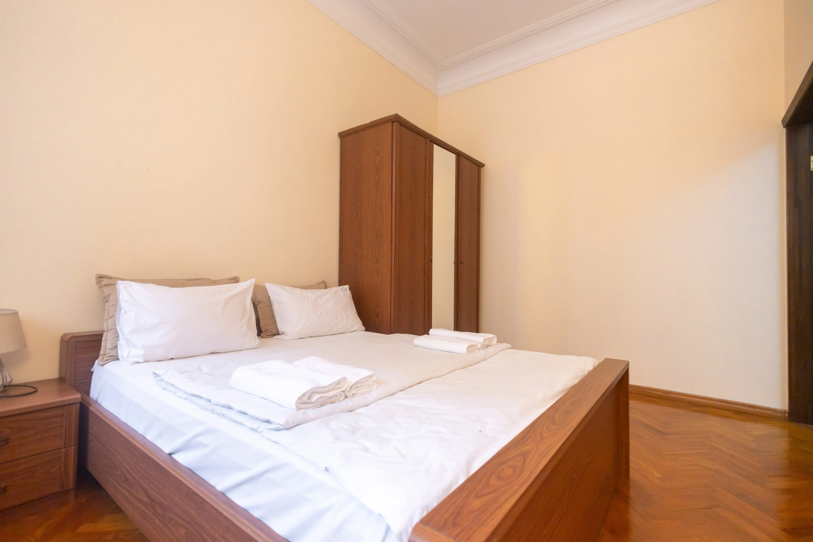 Апартаменты двухкомнатные с гостинной комнатой на Торговой улице ( K5)