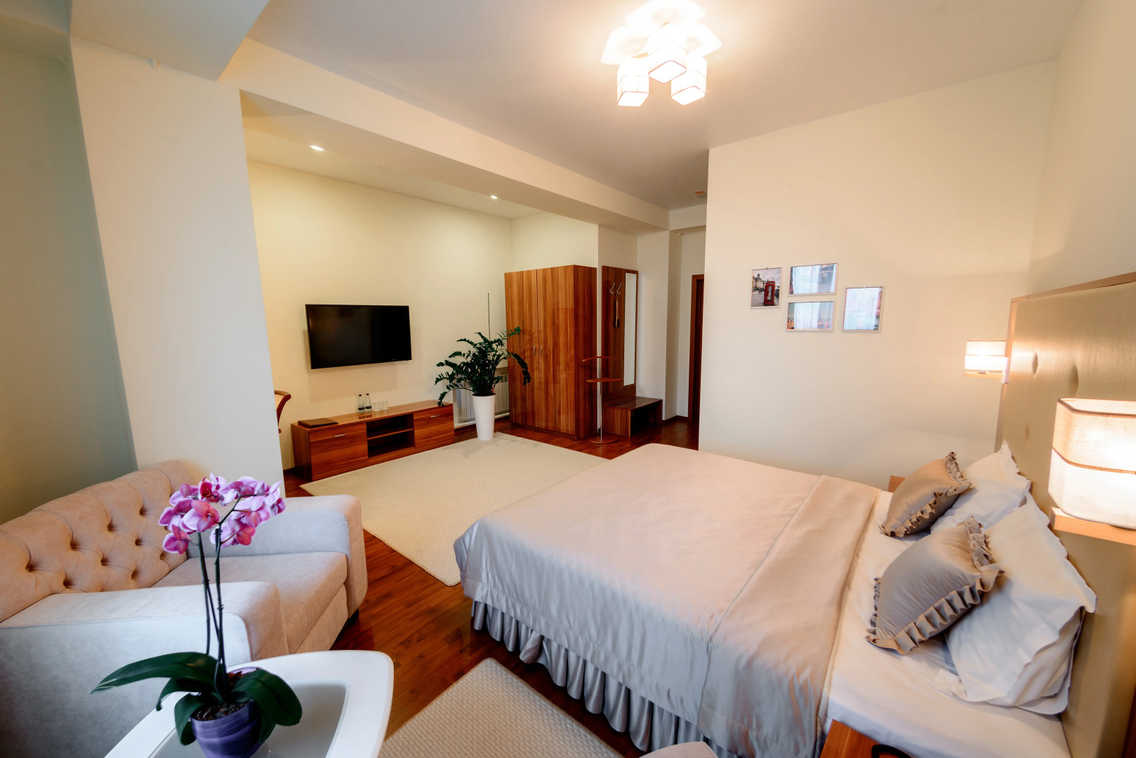 Отель Метрополис