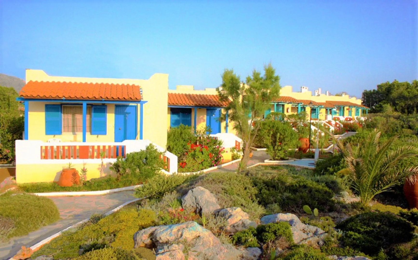 Отель Zorbas Beach Village
