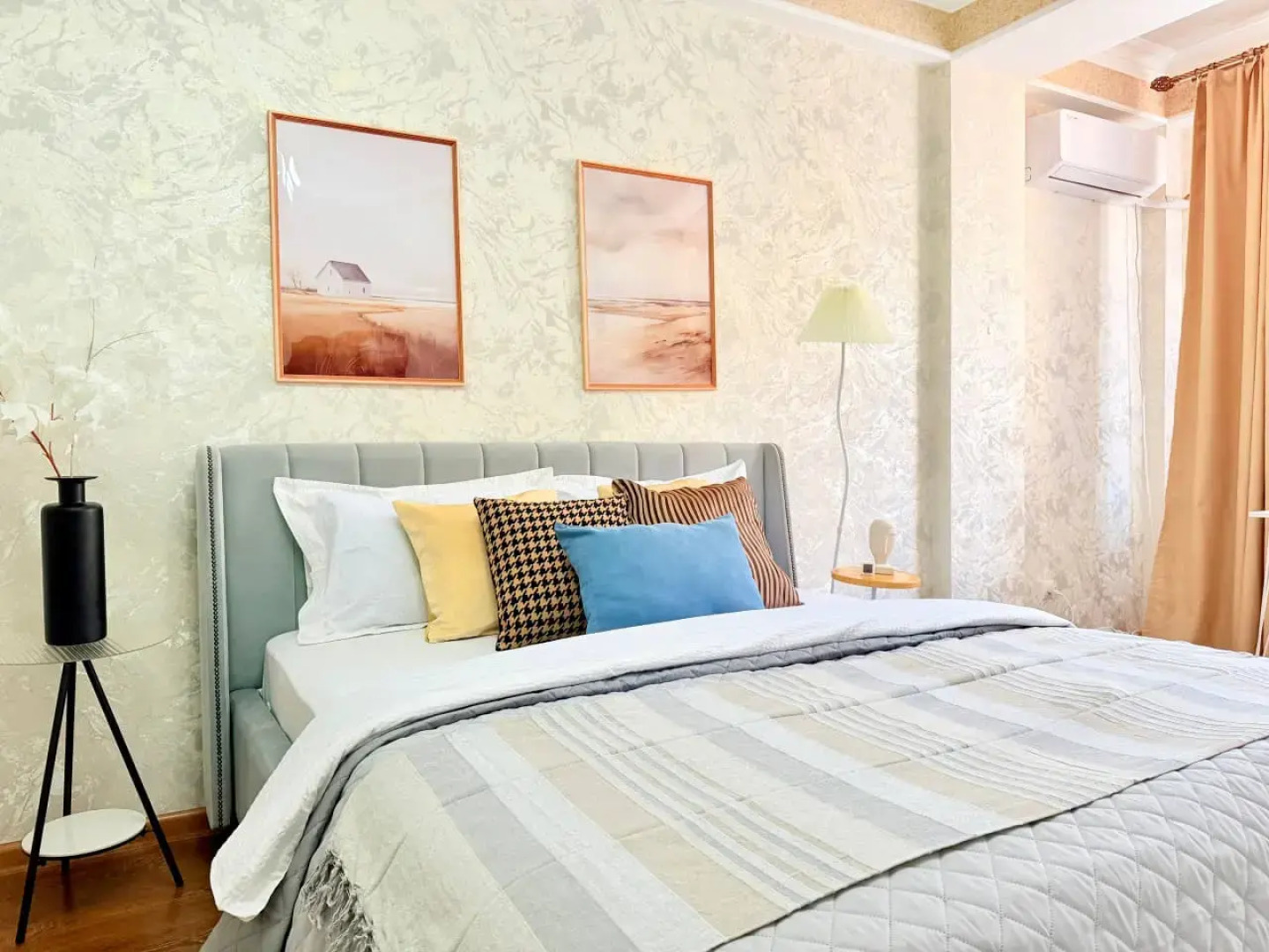 Квартира с Современной Спальней