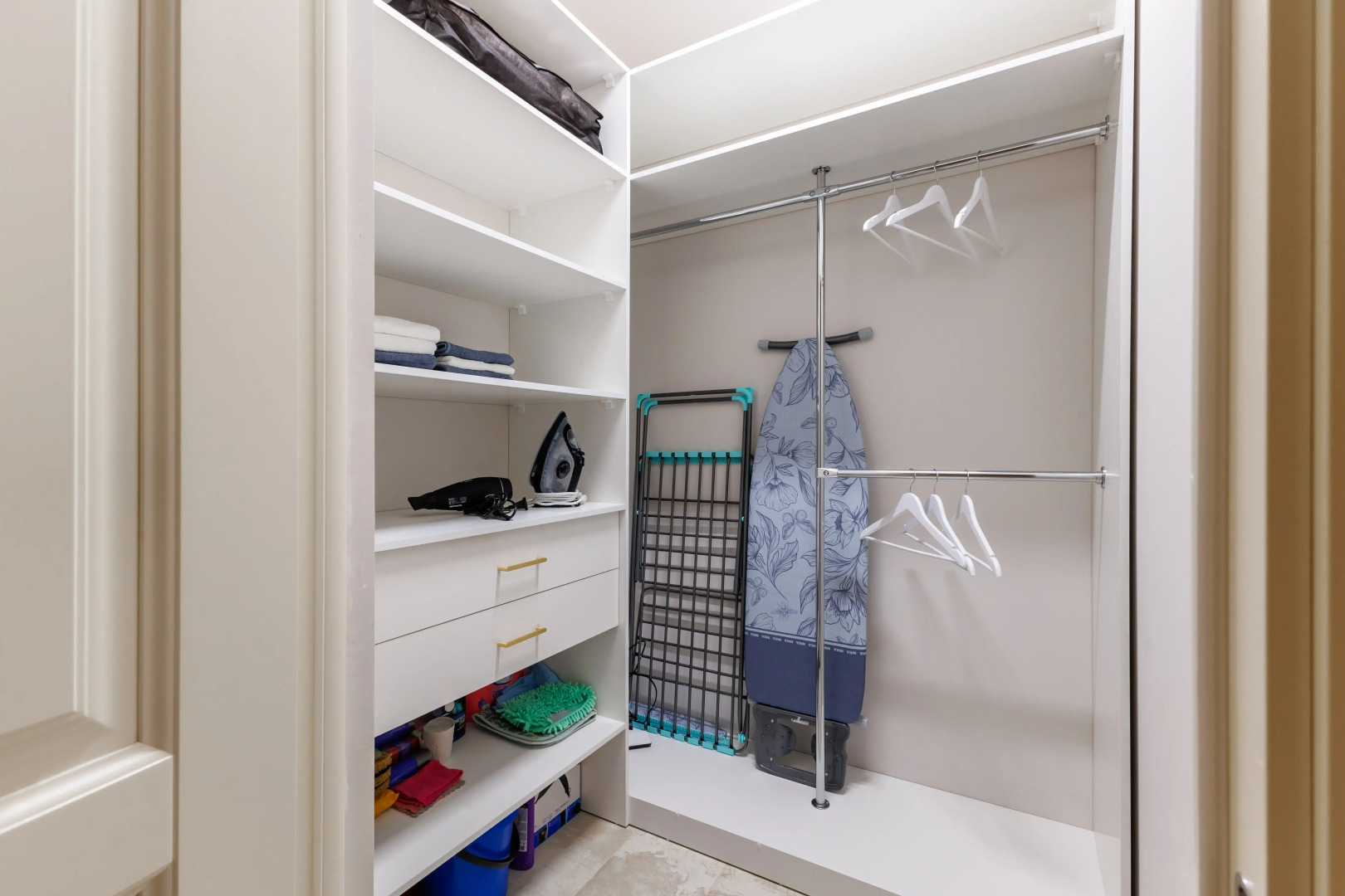 Апартаменты AURA с панорамными окнами и видом на горы