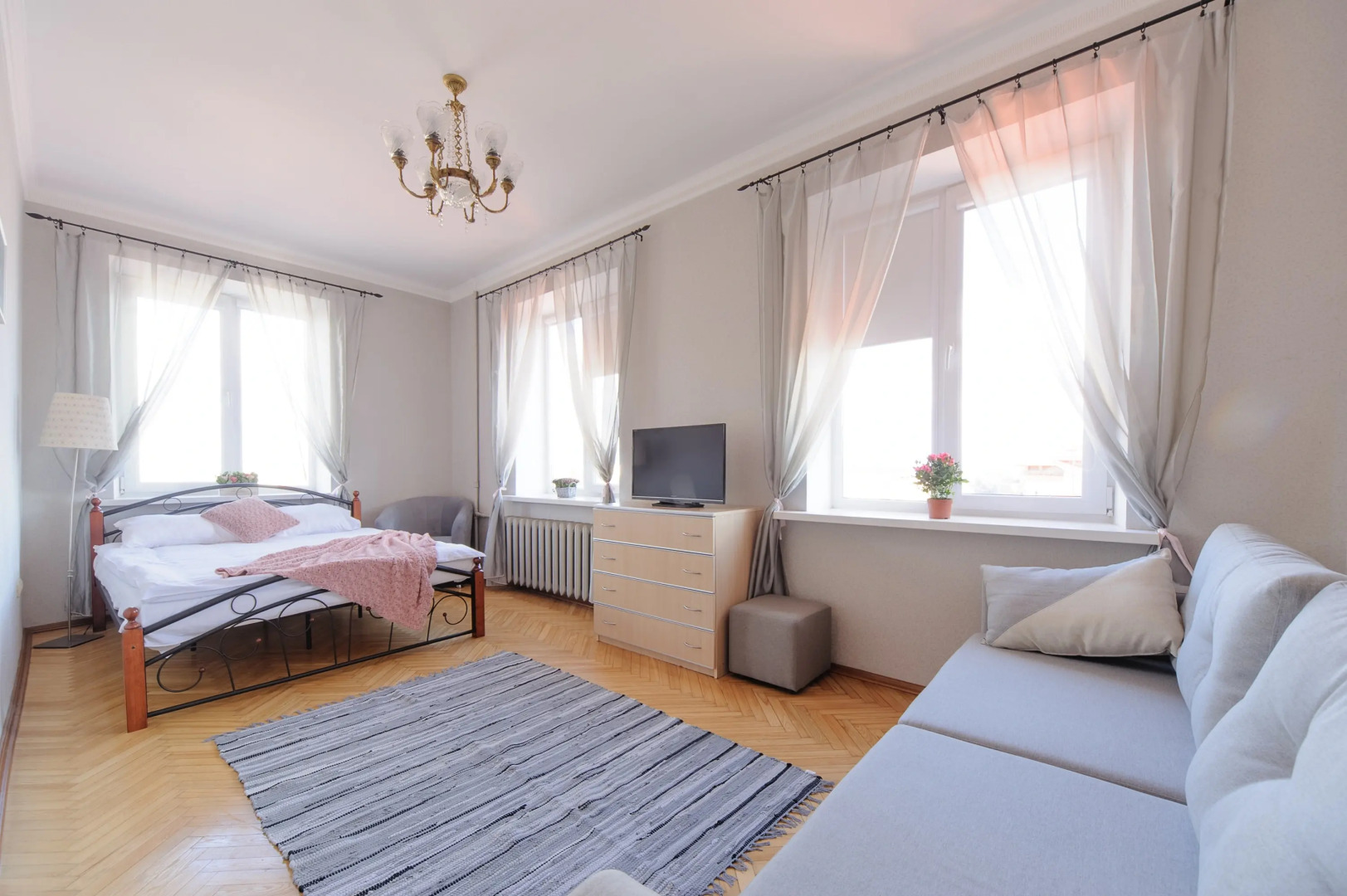 Апартаменты рядом с Монументом Победы