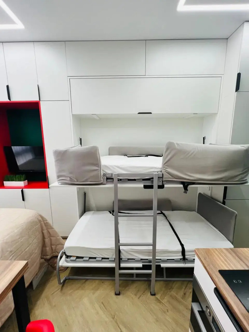 Апартаменты Студия с дизайнерским ремонтом с бассейном на крыше