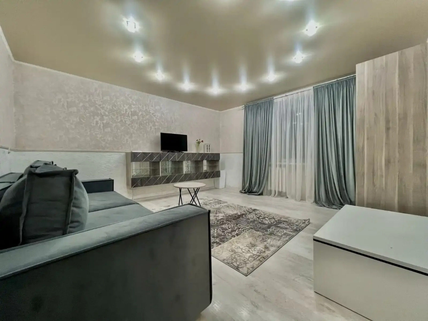 Двухкомнатная Квартира возле Площади Победы, Азгура 3