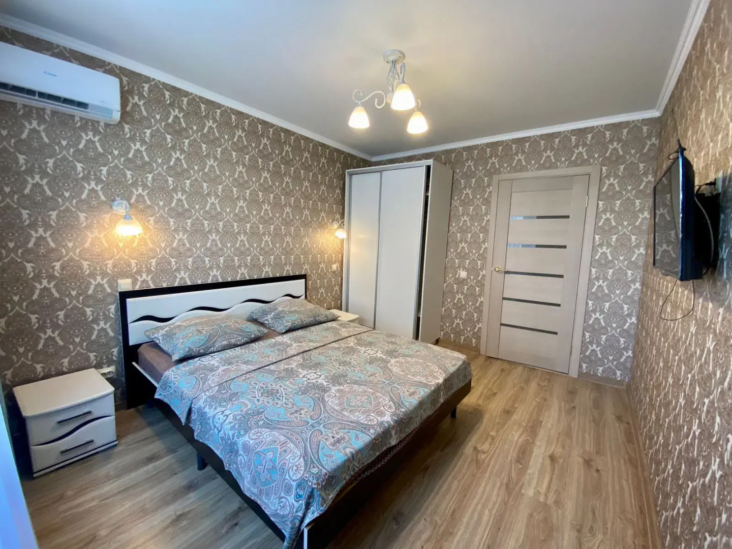 Квартира  уютная двухкомнатная в центре города.