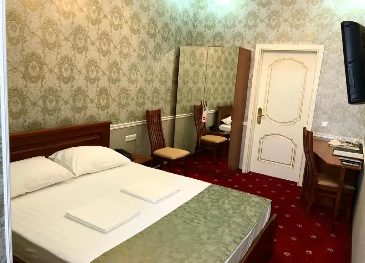 Отель Caesar Royal Palace