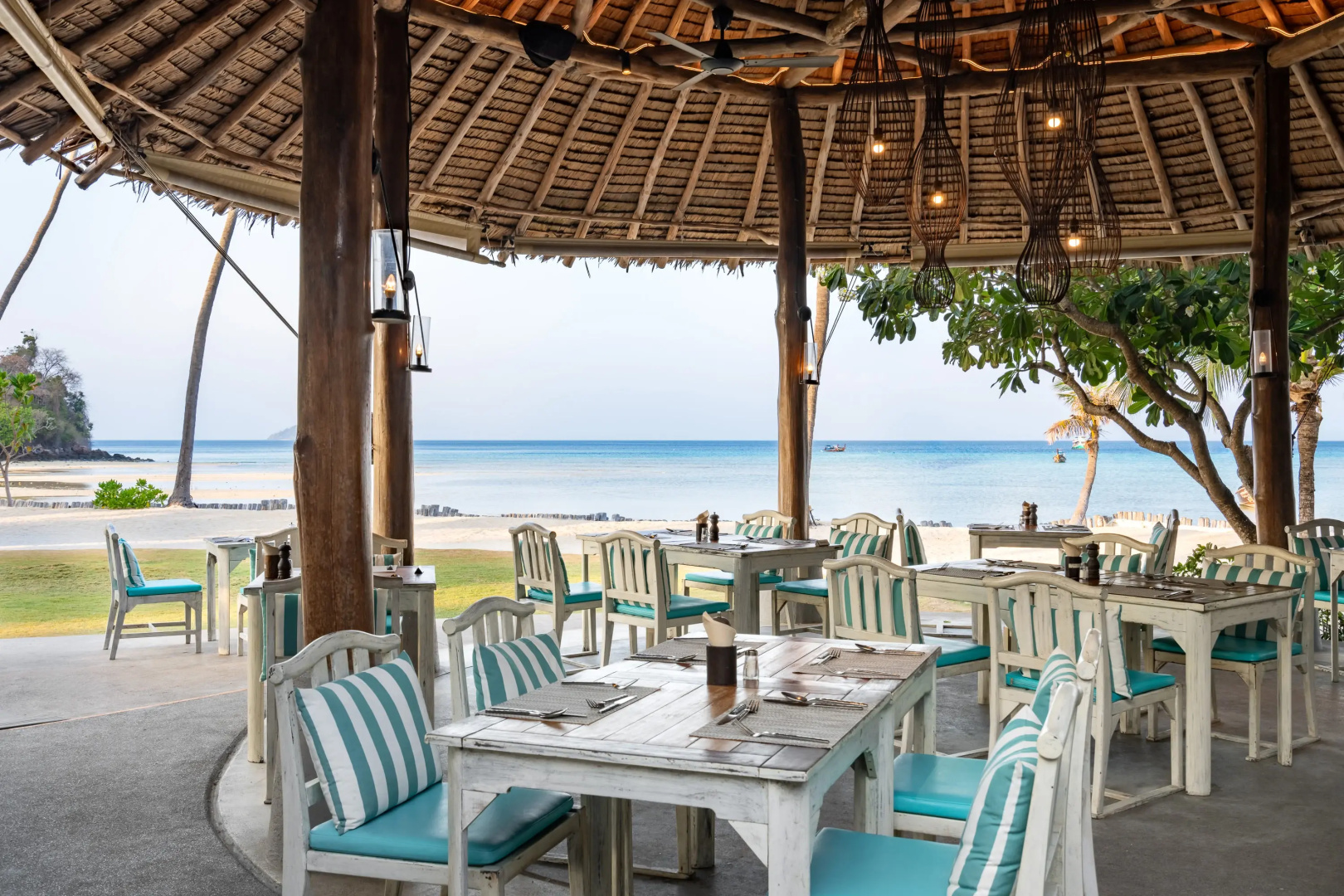 Отель Saii Phi Phi Island Village