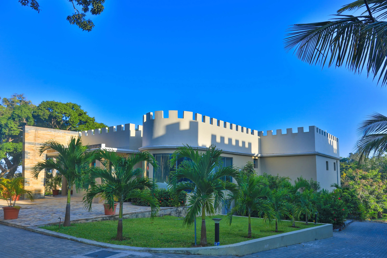 Курортный отель Ngalawa Hotel