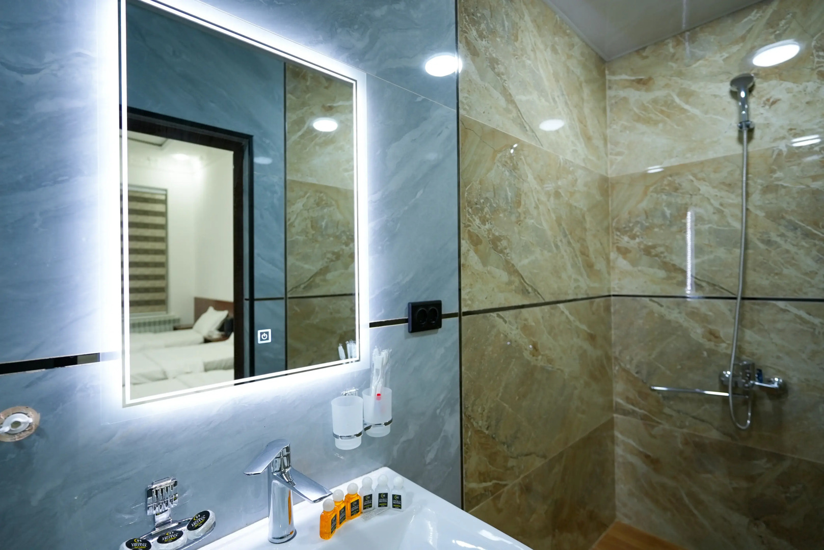 Отель Chehran Hotel